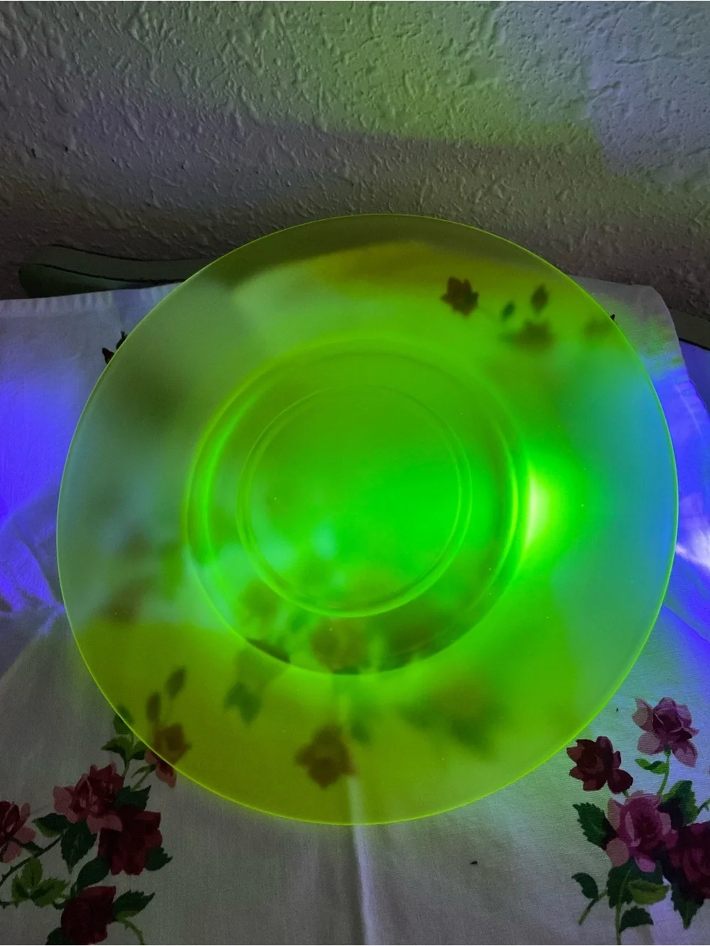 Green Uranium Vaseline frosted Plate